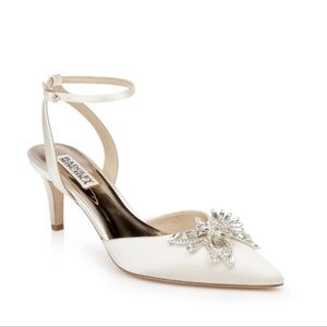 Badgley Mischka kaley jeweled pointed toe heel